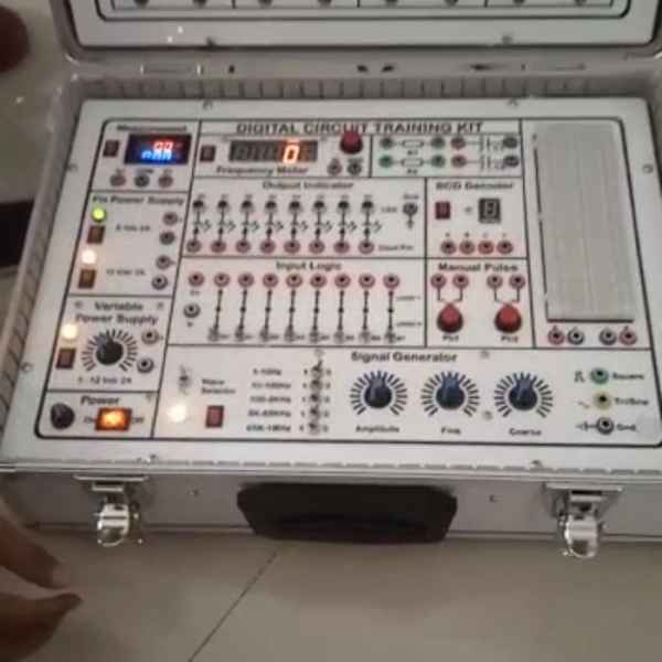 Trainer Digital Circuit Training Kit